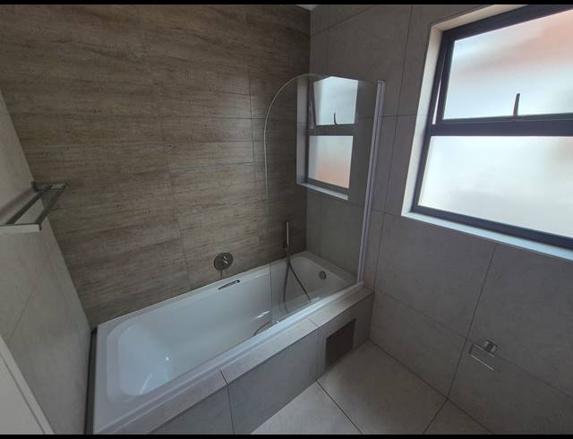 3 BEDROOM DUPLEX TO LET IN GLEN MARAIS